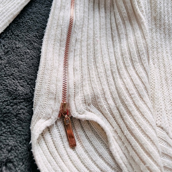 Ivanka Trump Sweater, Ivory color with rose gold zippers - Picture 4 of 8